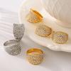 Moda europea y americana retro adornos de mano micro incrustados con diamante completo cóncavo acero de titanio chapado en oro real de 18k lujo ligero anillo de dedo para comida al por mayor