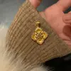 Colgante Estilo Buccio Italiano Cepillado Diamante Trébol de Cuatro Hojas Flor de Hielo Cortada Collar Retro Estilo Palacio Corindón Rojo para Mujer