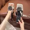 Impresionantes Sandalias de Tacón Alto de Moda Versátiles Elegantes Estilo Nuevo Verano 2026 Sexy Camelia con Pedrería para Mujer