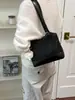 Bolso de mano para mujer, bolso retro popular, nuevo bolso cruzado versátil de otoño, bolso de cubo de mano moderno y súper popular