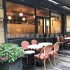 Fabricantes al por mayor de mesas y sillas de exterior de ratán tejido de lujo, accesibles, escandinavas. Mesas y sillas de exterior de ratán tejido en forma de V, tejidas a mano, para restaurantes occidentales.