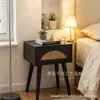 Produto Novo em Estoque: Armário de Armazenamento de Madeira Maciça Estilo Ins, Armário de Cabeceira de Rattan para Quarto, Pequeno Armário de Armazenamento, Armário de Armazenamento, Organizador