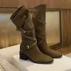 Botas Longas Franzidas Sazonais Primeiro Encontro para Mulheres 2026 Outono Novo Estilo Salto Grosso Emagrecedoras de Cano Alto Botas de Cavaleiro para Figuras Baixas