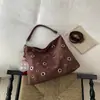 Bolso Tote Commuter con Remaches Transfronterizos para Mujer Otoño 2025 Nuevo Gran Capacidad de Alta Gama Lujo Ligero Un Solo Hombro Bandolera