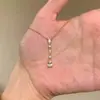 Collar de lujo ligero de cintura pequeña sin color de acero de titanio para mujer, accesorios de diseño de alta gama de nicho de celebridades de Internet de verano, colgante de cadena de clavícula