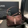 Bolso de mano vintage de nicho transfronterizo para mujer, nuevo modelo otoño 2026, bolso de hombro y cruzado, bolso estilo bola de masa de alta gama y elegante