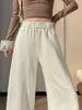 Foto real de la nueva colección de otoño 2026: pantalones de mujer de cintura alta con pierna curva y adornos de pedrería, pantalones de pierna ancha, pantalones casuales de pierna recta