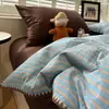 Juego de Cama con Borde de Cáscara de Kapok Clase A - Sábana, Funda de Edredón y Colcha de Estilo Nórdico Simple - Juego de Tres Piezas para Estudiantes de Dormitorio