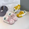 Tênis de Treino Alemão para Meninas 2026 outono e inverno novos tênis respiráveis de sola macia, sapatos casuais versáteis de princesa para meninas