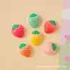 Accesorios Serie de Fresas Multicolores Fruta de Simulación Clip para el Cabello de Niña Llavero Estuche para Teléfono Crocs Pegamento de Crema para Manualidades