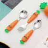 Juego de Vajilla de Zanahoria Listo para Usar del Fabricante, Cuchara y Tenedor de Acero Inoxidable de Grado Alimenticio, Vajilla para Niños, Cuchara y Tenedor para Comida de Bebé al por Mayor