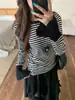 Camiseta Listrada de Manga Longa com Manga Flare Outono 2025 para Mulheres Estilo Coreano Única e Linda Chic de Início de Outono Top Chic