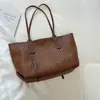 Bolsa de padrão trançado de grande capacidade, nova bolsa de ombro/axila de cor sólida vintage para o verão de 2026, bolsa tote de mão estilo coreano