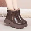 Botas de nieve de plataforma retro de tamaño pequeño para mujer, nueva colección de invierno 2026, zapatos de algodón con forro polar y engrosados, antideslizantes, botines cortos mullidos