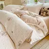 Novo conjunto de cama estampado de quatro peças 100% algodão para dormitórios estudantis, conjunto de três peças de algodão puro, disponível nos estilos lençol de cima e lençol com elástico, adequado para todas as estações