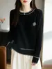 Outono de 2025 Novo Tricô de Lã Worsted com Gola Redonda Manga Longa Feminino Colorido com Flores Bordadas Pulôver Camisa Base