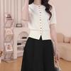 Cardigan de Tricô Elegante com Design de Senso de Moda, Manga Curta, Cor Nova de Verão 2025, Top Camiseta Estilo Ocidental Elegante
