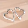 Pendientes de Acero con Forma de Corazón Grande Hueco Estilo Metal Europeo y Americano, Únicos y Audaces, Pendientes Elegantes con un Toque Sencillo pero de Alta Gama para Mujeres