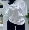 Camiseta Feminina Primavera/Verão 2026 Estampa de Luxo Gola O Top Estampado Manga Curta Camiseta Hip Hop Feminina Verão Carta Algodão