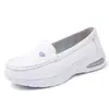 Estoque Disponível Sapatos de Enfermeira para Mulheres, Modelos de Primavera e Verão, Solado Macio, Respirável, Antiderrapante, Couro Genuíno, Sapatos Brancos de Trabalho Médico, Dropshipping de Comércio Exterior Transfronteiriço