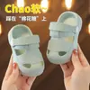 Chinelos de Verão Super Macios com Solado Macio, Fofos, para Bebês e Crianças, com Furos, para Homens e Mulheres, Antiderrapantes e Duráveis para Uso em Casa e ao Ar Livre
