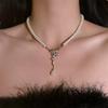 Collar de Perlas con Colgante de Mariposa Cadena para Clavícula Choker Nicho de Lujo Ligero Nuevo Estilo Caliente 2025