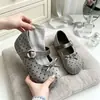 Zapatos planos versátiles y prácticos de lunares, adecuados para todas las edades, creando un look elegante para el uso diario, lo que los convierte en una excelente opción para zapatos de mujer