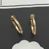 Nueva Versión de Alta Gama de Pendientes Estilo Chanel con Diseño Doble C Tachonado de Diamantes, Pendientes de Lujo para Mujer con un Toque Sofisticado y Artesanía Exquisita