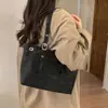 Bolso de Mano Grande de Alta Gama Retro para Mujer Otoño e Invierno Nuevo Elegante Versátil para el Trabajo Bolso de Hombro Bolso Francés de Axila