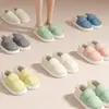 Pantufas de algodão femininas 2023 novo inverno casa saco salto quente impermeável sola grossa antiderrapante sapatos de algodão de interior inverno masculino