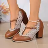 Sapatos de Salto Alto com Bolinhas Retro Bloco de Cores com Letras Fivela Fashion Sapatos de Uma Sola Brogue T Sapatos Mary Jane Femininos Salto Grosso Estilo Britânico