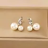 Pendientes de perla simples y elegantes estilo coreano y japonés, pendientes versátiles de alta gama y moda para el uso diario, pendientes de aro populares