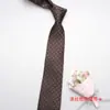 Corbata británica nueva de cuero para hombre con forma de corazón de flor de poliéster corbata de mano corbata de negocios en stock al por mayor