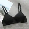 Venta Directa de Fábrica Popular Transfronteriza Sujetador de Triángulo para Mujer, Sin Aros, Sin Costuras, Recoge Pecho Pequeño, Reducción de Senos Laterales, Sujetador Elevador