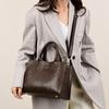 Bolsas Femininas Transfronteiriças 2025 Novas Bolsas para Mulheres de Meia-Idade Simples e Elegantes Bolsas para Mães Bolsas de Mão Femininas Tendência Bolsas Femininas