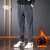 Direto da Fábrica Outono/Inverno 2026 Novo Calça Masculina Casual Reta de Veludo Espessado com Veludo Extra Casual Versátil de Alta Qualidade Longa