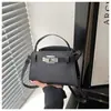 Bolso de Diseño de Nicho para Mujer 2026 Nuevo Otoño Simple de Hombro Cruzado Casual para Viaje Bolso Cuadrado Pequeño