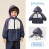 [À Prova D'água] Jaqueta Corta-vento Infantil para Meninas 2026 Novo Estilo Jaqueta Infantil Casual de Outono com Capuz de Desenho Animado para Crianças Pequenas
