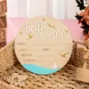 Placa de madeira 'olá mundo' para anúncio de nascimento, presente para chá de bebê e batizado, presente de adereço fotográfico perfeito