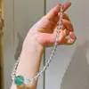 Corrente para Clavícula de Cristal Branco Quase Vítreo de Alta Qualidade 8mm com Design de Morango Verde Natural 17mm