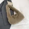 Bolsa de Mão com Pele Sintética de Raposa para Mulheres 2026 Novo Modelo Grande Capacidade para o Dia a Dia Transversal com Toque Relaxado, Essencial para Viagens Diárias