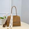 Una generación de bolso de estilo extranjero para mujer 2023 nueva moda popular en línea versión coreana de bolso sencillo de axila nicho portátil bolso de hombro