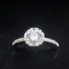 Distribución Versátil Drenaje Grueso Chapado Platino PT950 Micro-incrustación Imitación Moussan Brillante Anillo de Boda Simulación Accesorios de Boda