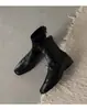 Botas Martin femininas com textura de couro, nova coleção outono/inverno 2026, cabedal macio, bico quadrado elegante, sola macia, confortáveis, de ajuste justo e elásticas