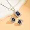 Collar de Diamantes Cuadrados Aretes Joyería Nicho Europeo y Americano Lujo Accesible Diseño Calado de Alta Gama Elegante Juego de Joyas