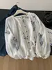 Camisa de Moda Lyocell Estilo Floresta de Verão 2026 Gola Redonda Bordada com Gravata Manga Longa para Mulheres Versátil Proteção Solar Top Leve