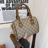 Elegante Bolso Boston Estampado Clásico Versátil para Viajes Diarios Bolso de Hombro Bolso Cruzado Bolso de Mano de Moda para Mujer Suave