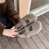 Novos Sapatos de Pelúcia Quentes e Super Populares para Mulheres Usarem Fora, Estilo Coreano Celebridades da Internet Outono e Inverno 2025
