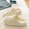 Versátil para o Dia a DiaSapatos perfurados leves para ir ao trabalho e sair, moda de alta qualidade, tamanco EVA Birkenstock borboleta com pérolas
