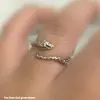 Anillo pequeño de serpiente con textura abierta ajustable estilo chica dulce, cool, hot, fría, elegante, versátil, para hombres y mujeres